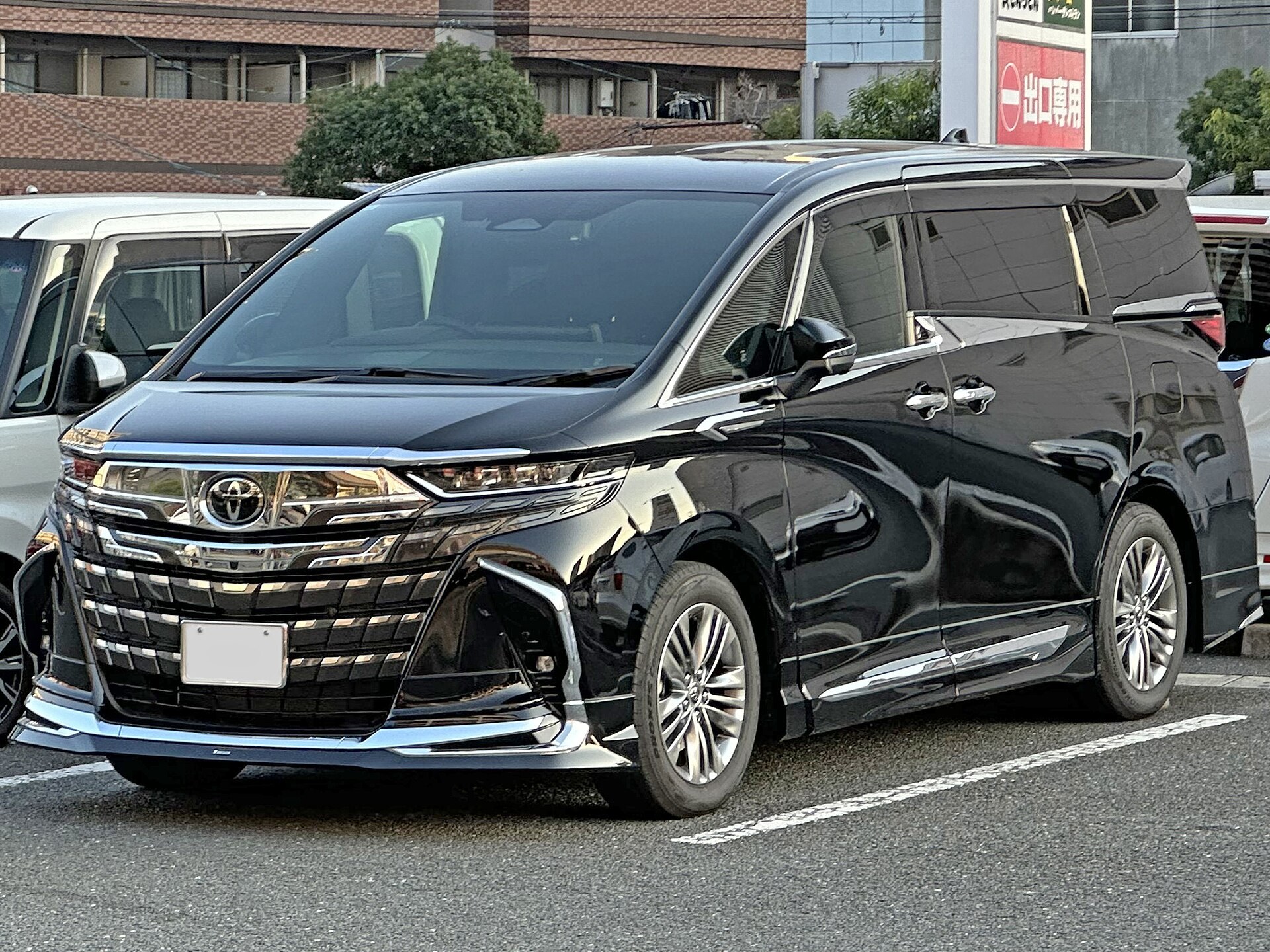 アルファードの新車価格は5,599,000円から10,699,700円｜G・Z・Executive Loungeのハイブリッド・ガソリン・プラグインハイブリッド全12通り【2026年10月・トヨタ公式】