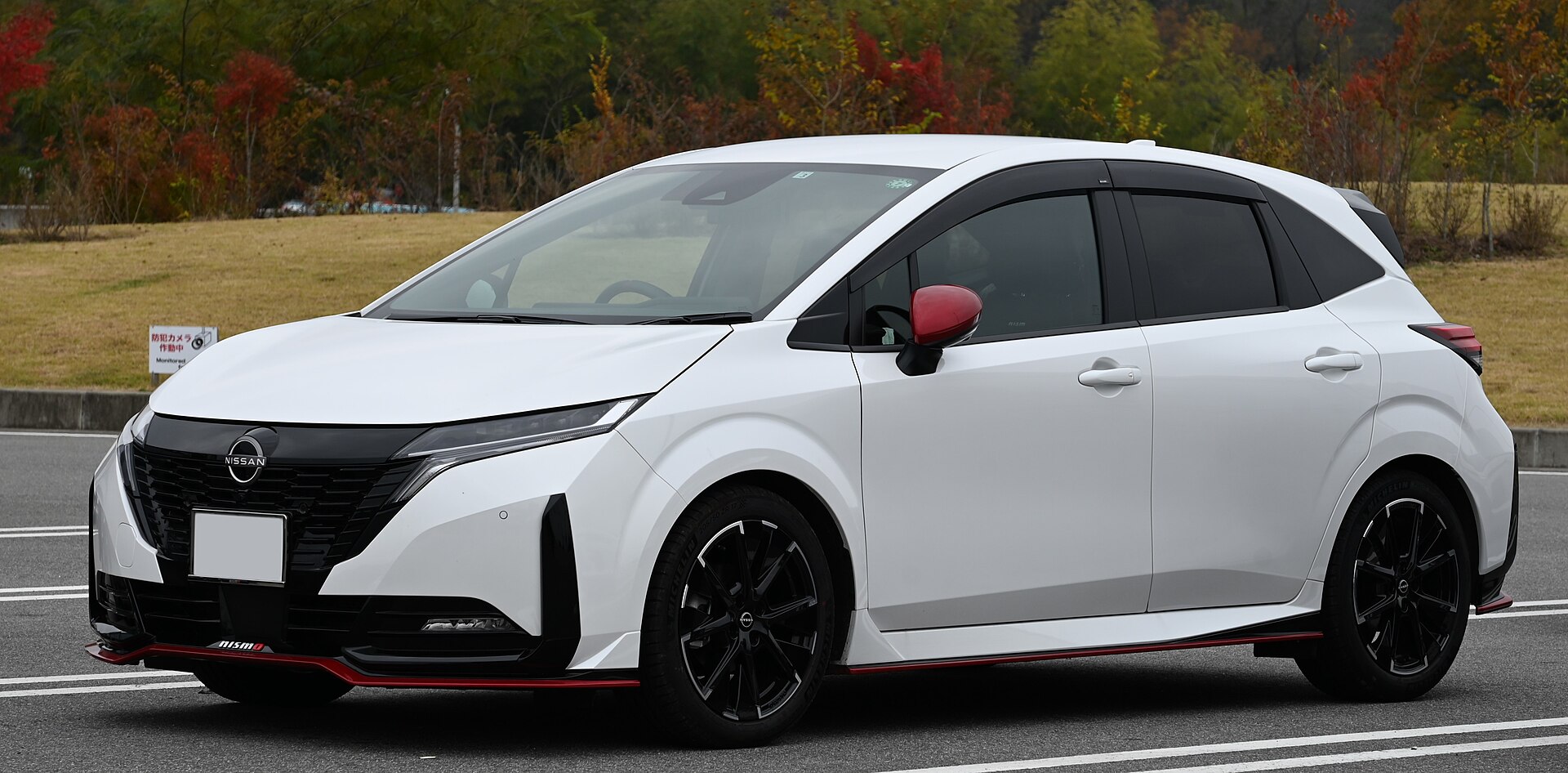 日産 オーラ NISMOの外観