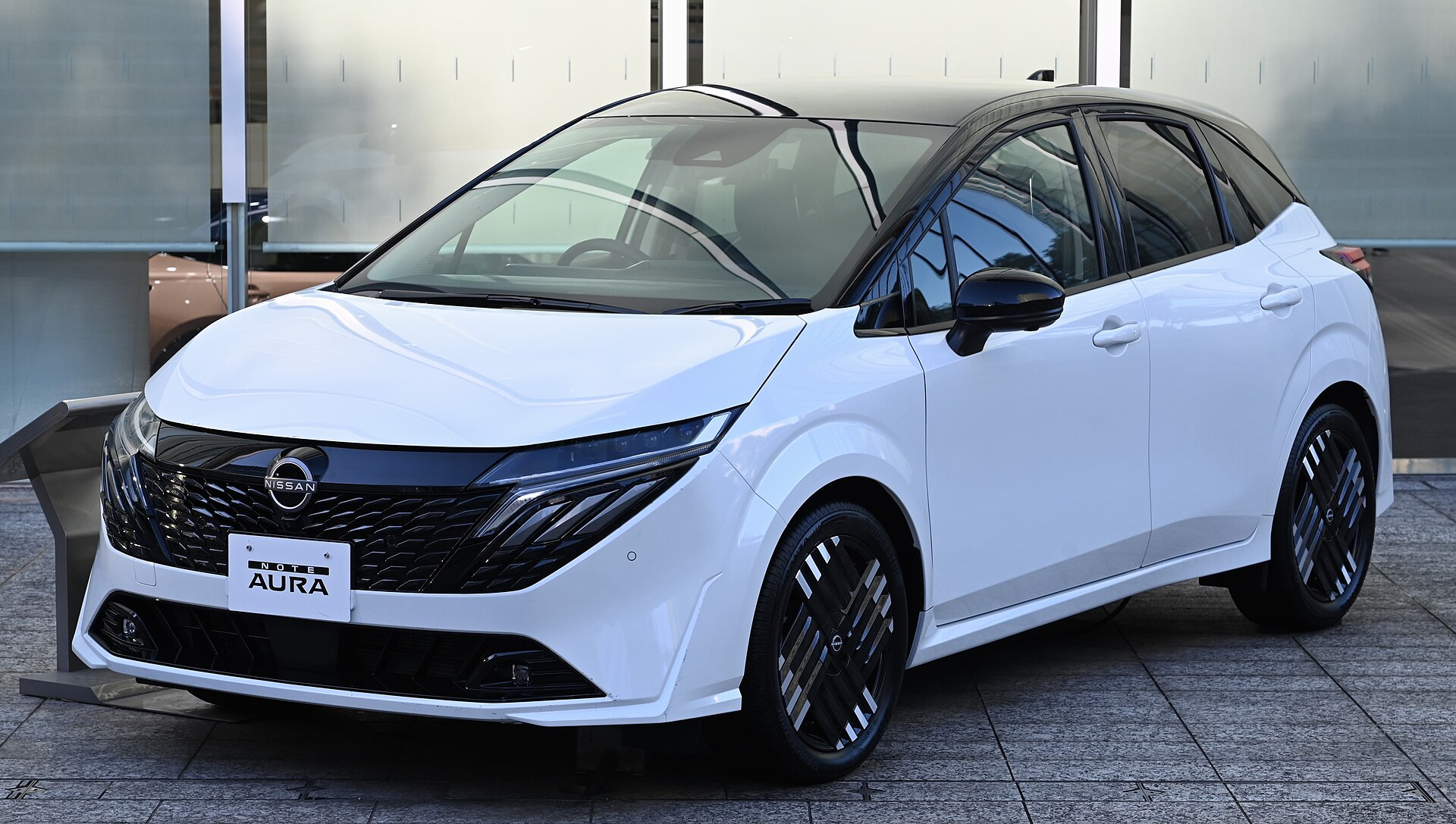 オーラの価格一覧【2026年10月】284万9,000円〜401万1,700円｜G・AUTECH・NISMOの2WDとFOUR（4WD）全グレード
