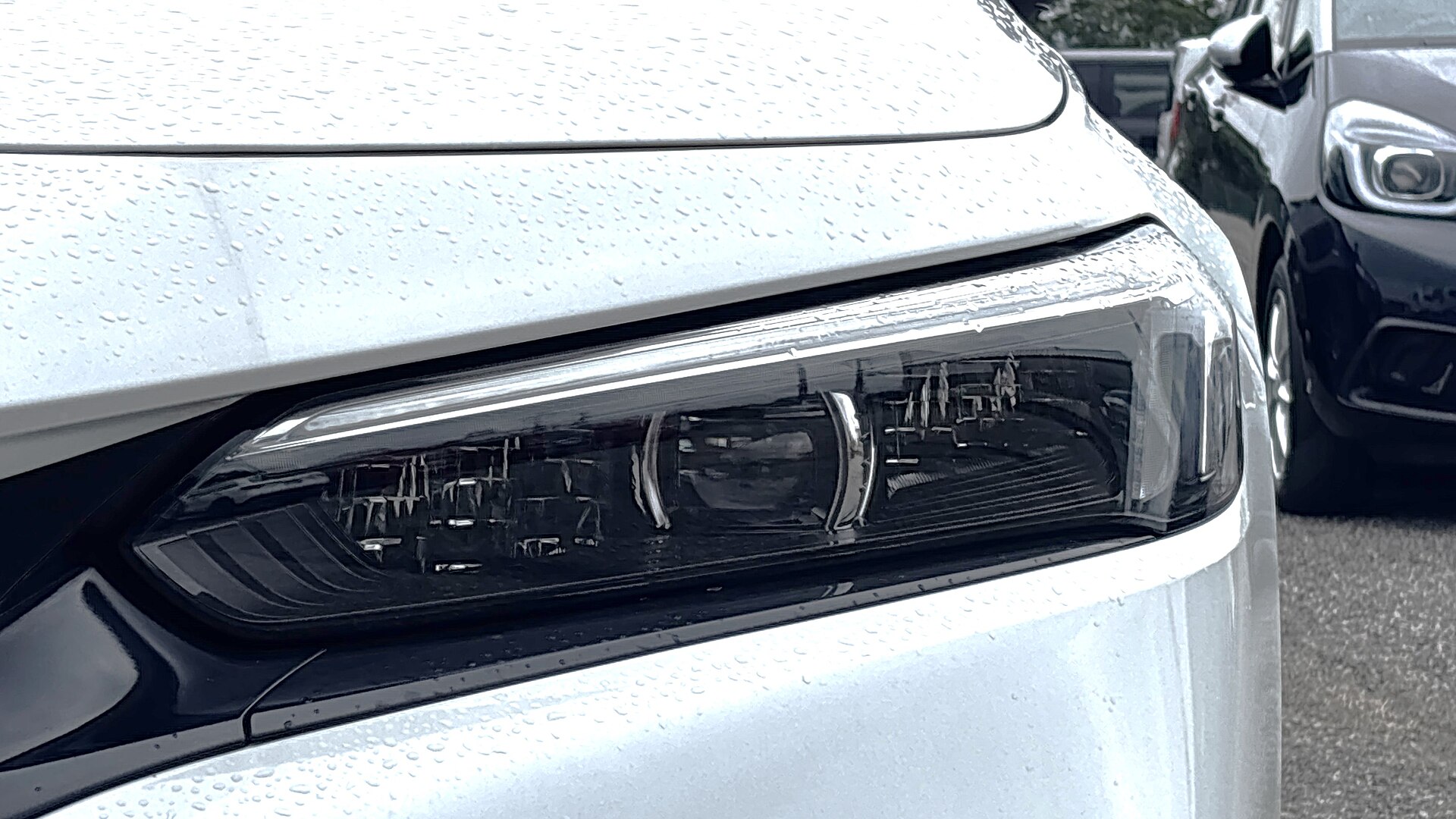 ホンダ シビック e:HEVの別の角度の外観