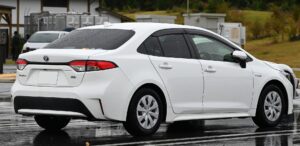 カローラ(セダン)の新車価格は2,380,400円から3,446,300円｜X・G・W×Bと特別仕様車ACTIVE SPORT、2WDとE-Fourの全8通り【2026年10月・トヨタ公式】