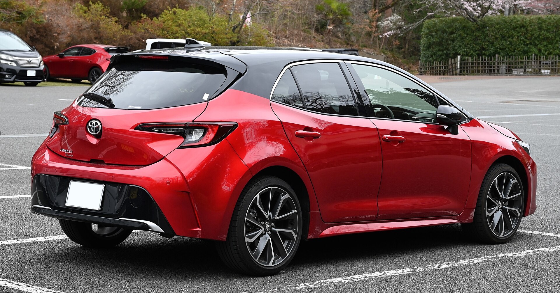 トヨタ・カローラ スポーツ G“Z”の後ろ側の外観(実写・展示車・イメージ)
