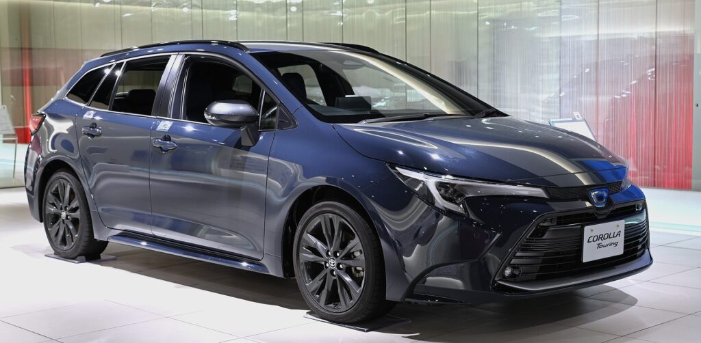 カローラ ツーリングの新車価格は2,447,500円から3,496,900円｜X・G・W×Bと特別仕様車ACTIVE SPORT、2WDとE-Fourの全8通り【2026年10月・トヨタ公式】