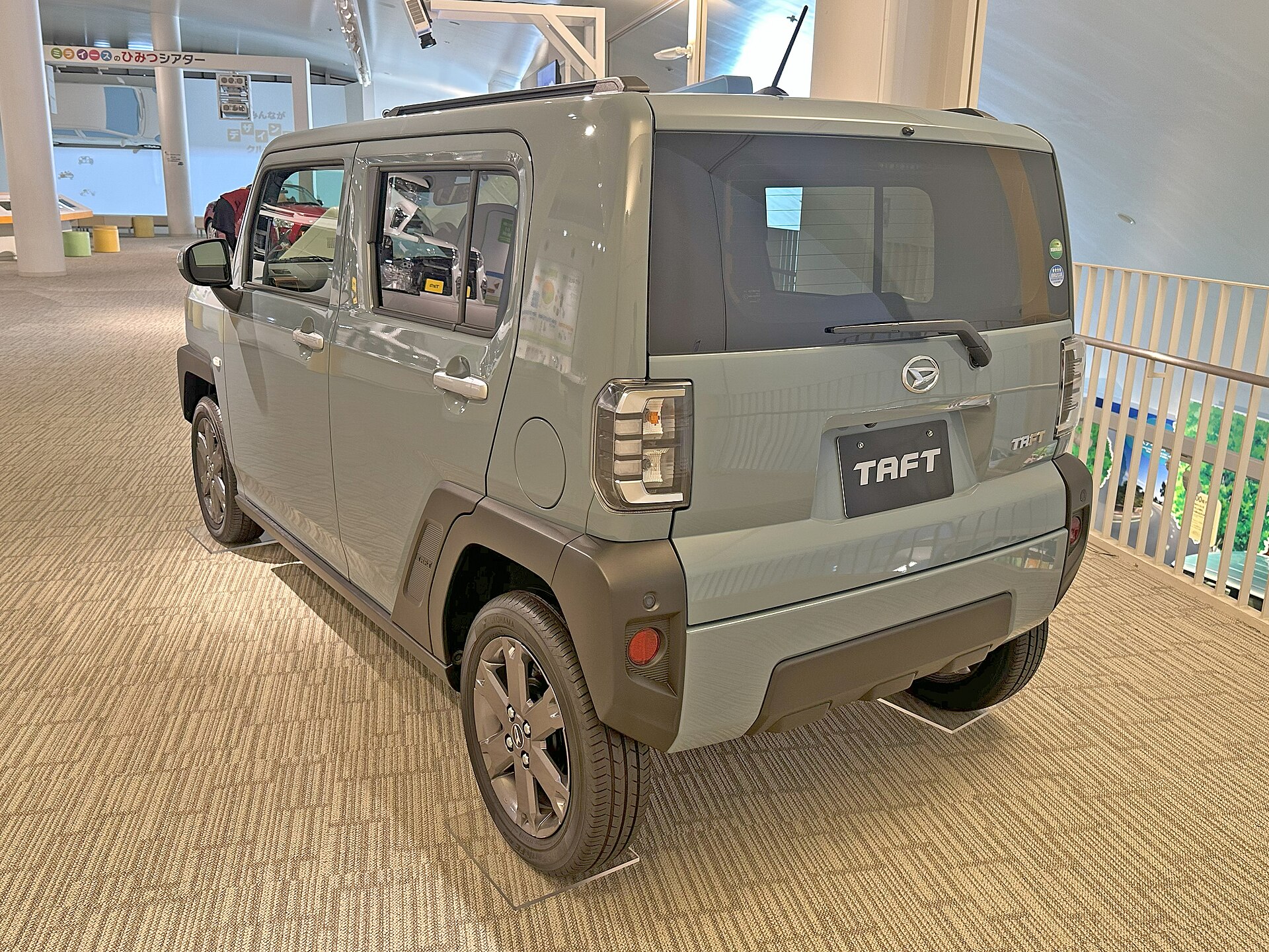 タフト G（2WD）を斜め後ろから見たところ
