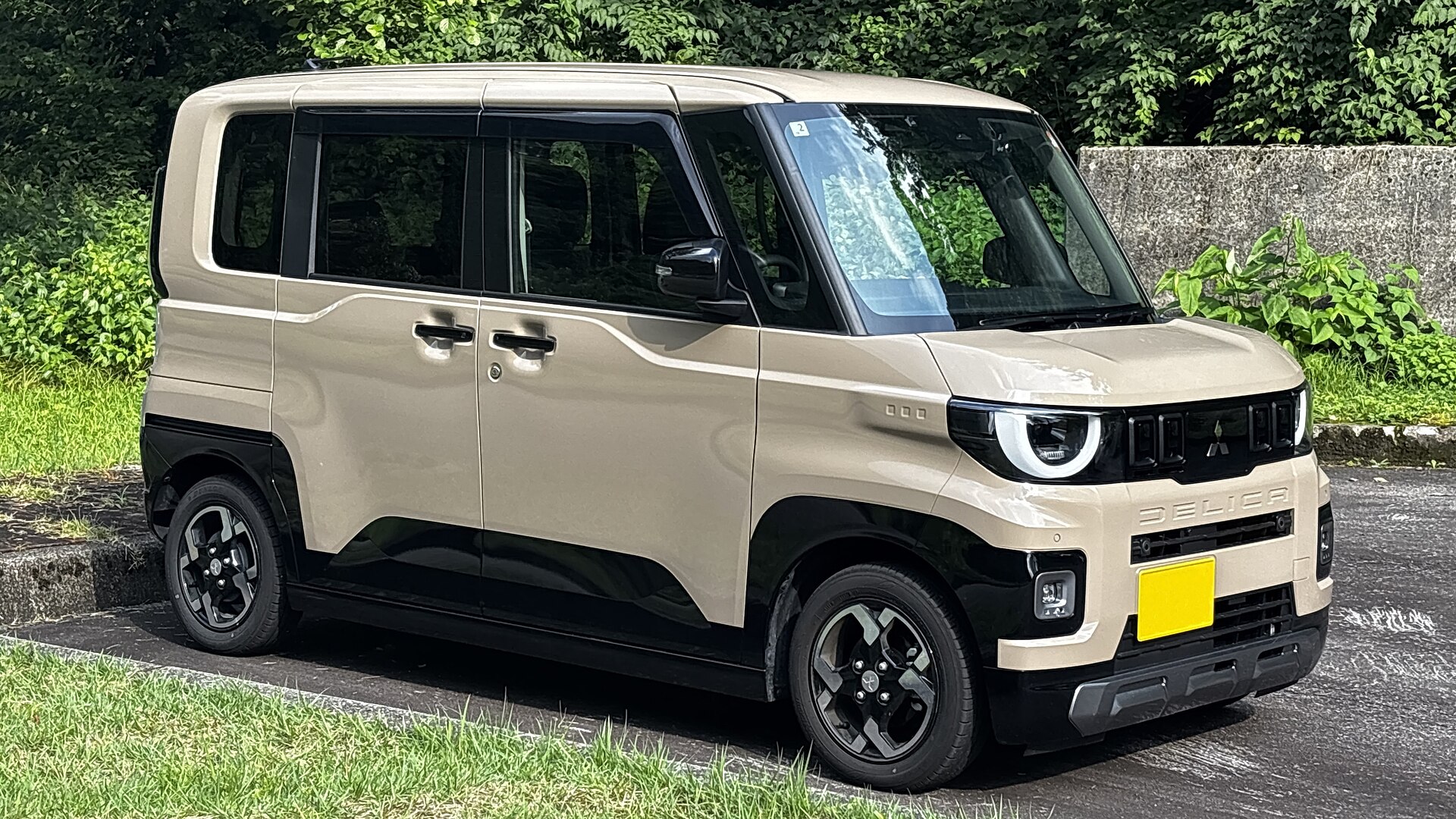 デリカミニの価格一覧【2026年10月】196万4,600円〜290万7,300円｜G・T・Premium・DELIMARU Packageの2WD/4WD全価格