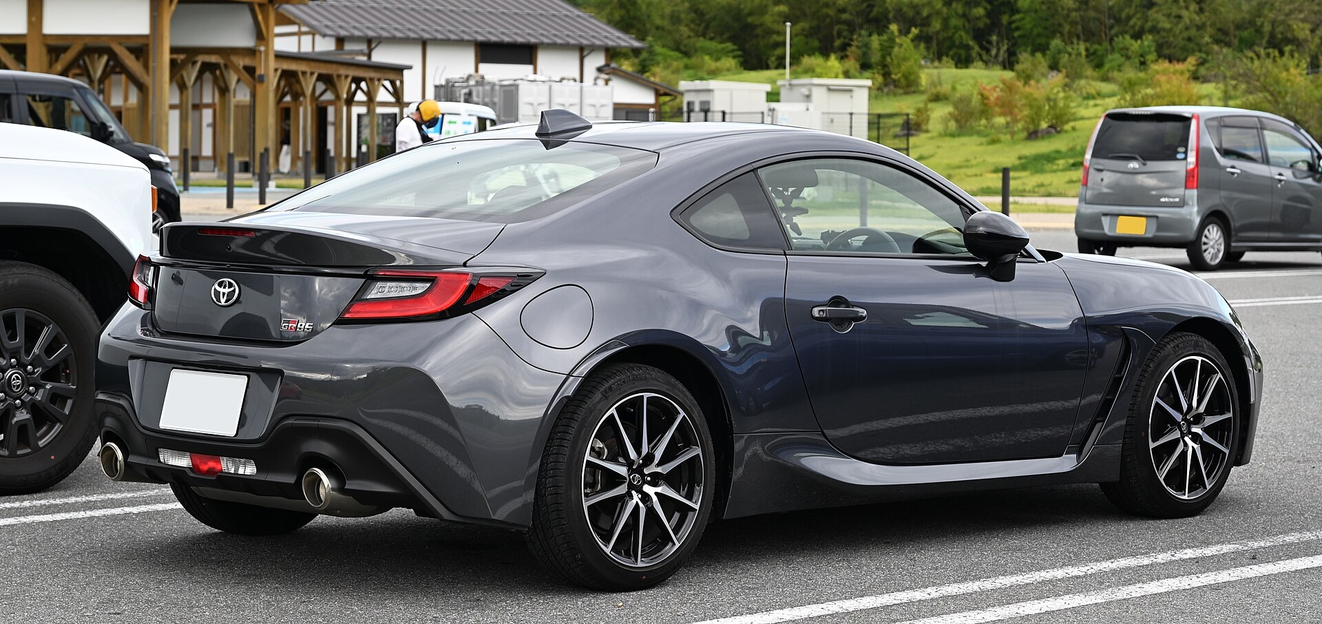 トヨタGR86(SZ)の後ろ側の外観(実写・イメージ)