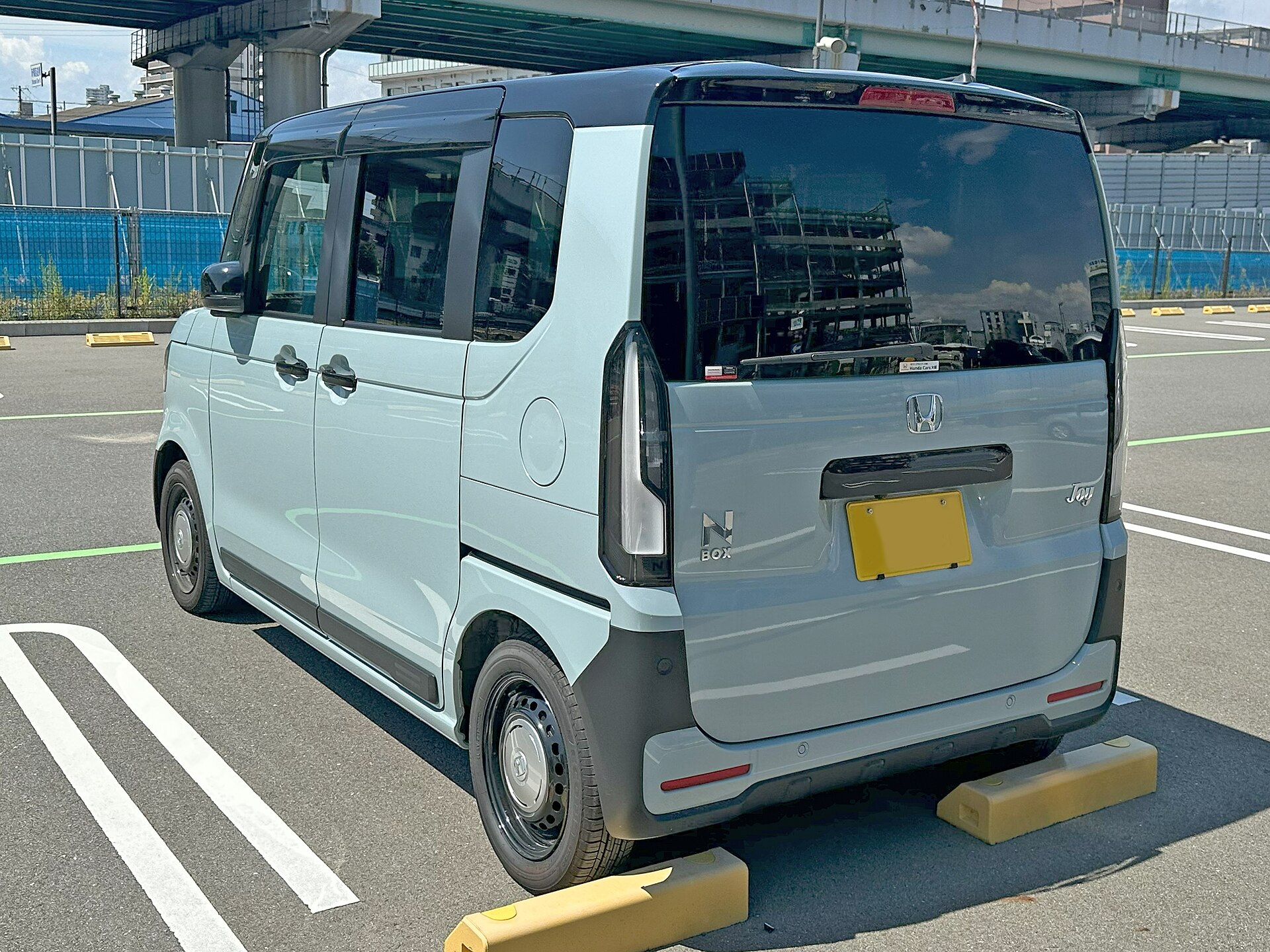 ホンダ N-BOX JOYの後ろ姿
