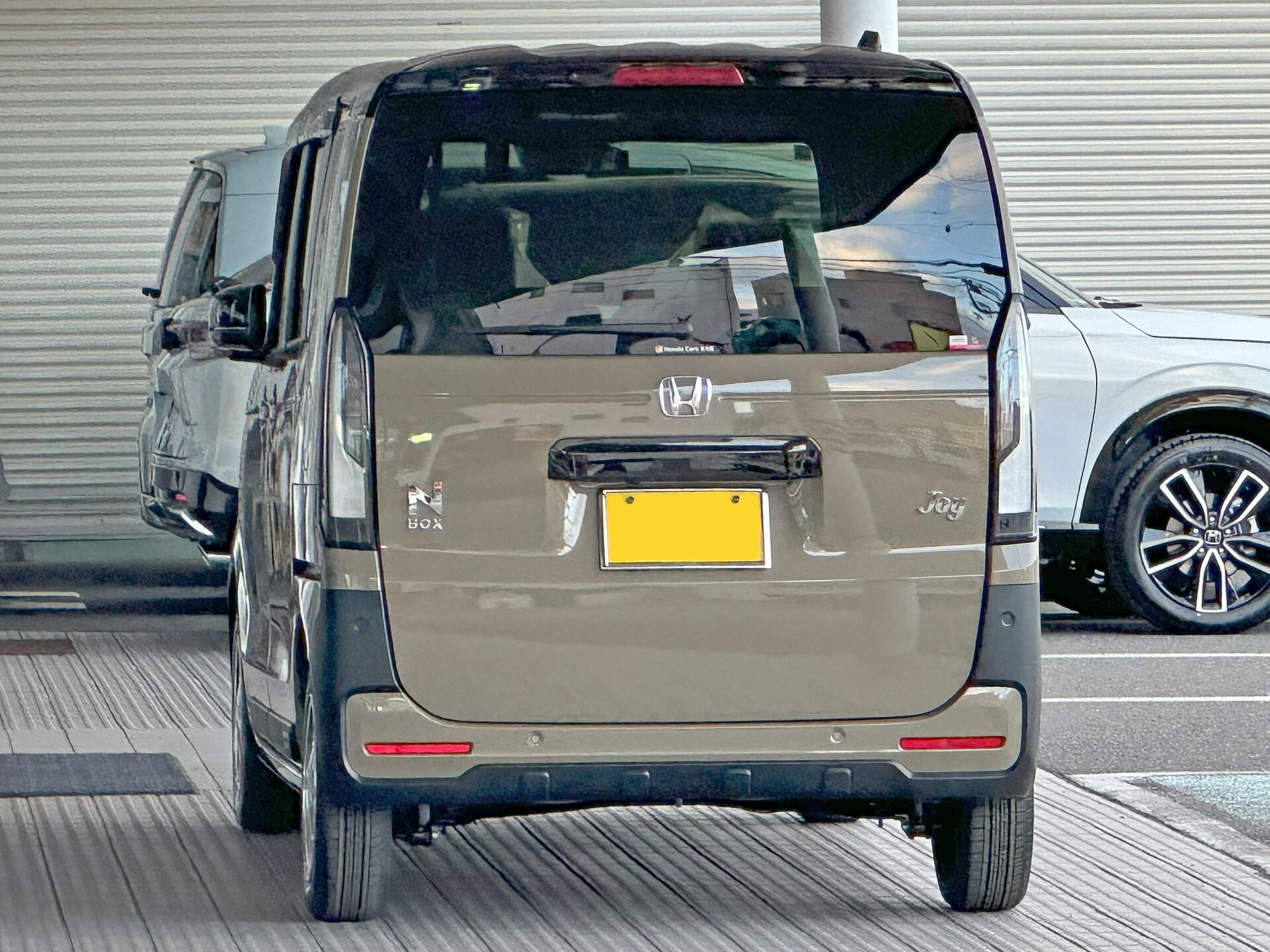 ホンダ N-BOX JOYの斜め前からの外観