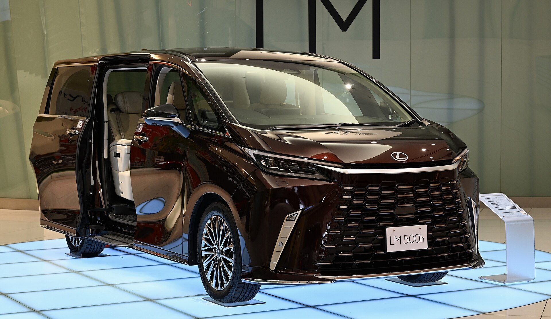 レクサスLM500h version Lの外観(実写)