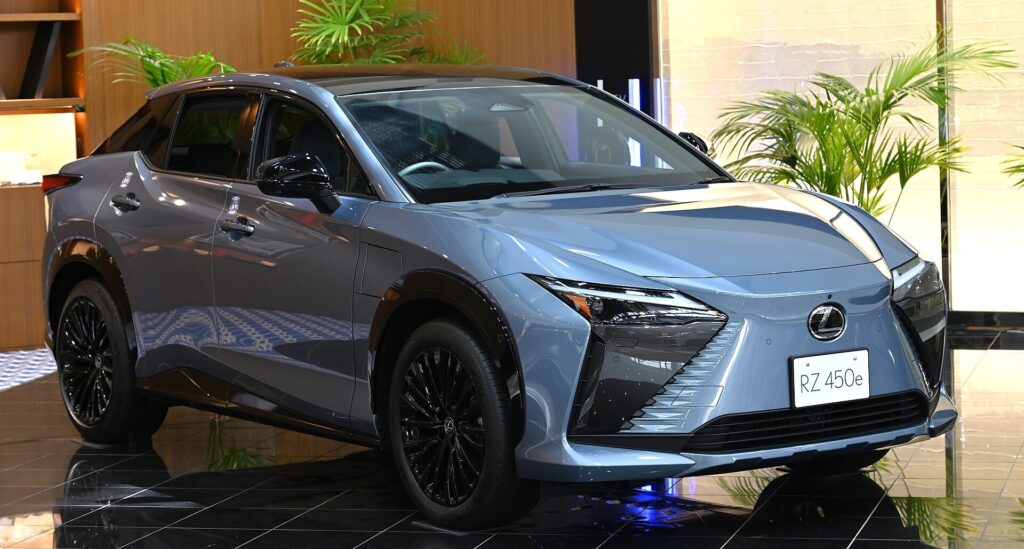レクサスTZは日本で2026年冬頃に発売｜レクサス初のBEV3列シートSUV、全長5,100mm・システム出力300kW・航続距離620kmはいずれも暫定値