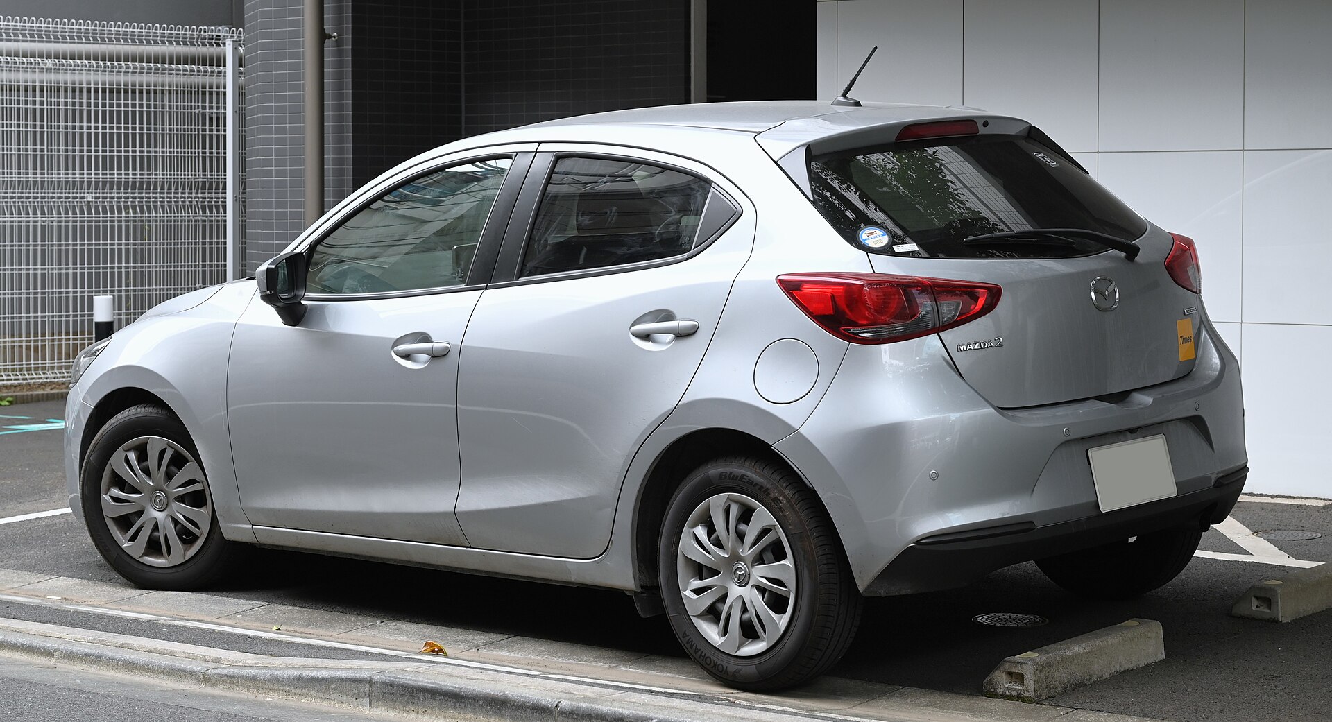 MAZDA2の価格一覧【2026年10月】172万400円〜250万1,400円｜15Cは4WDも選べて、6MTは15 SPORTだけ