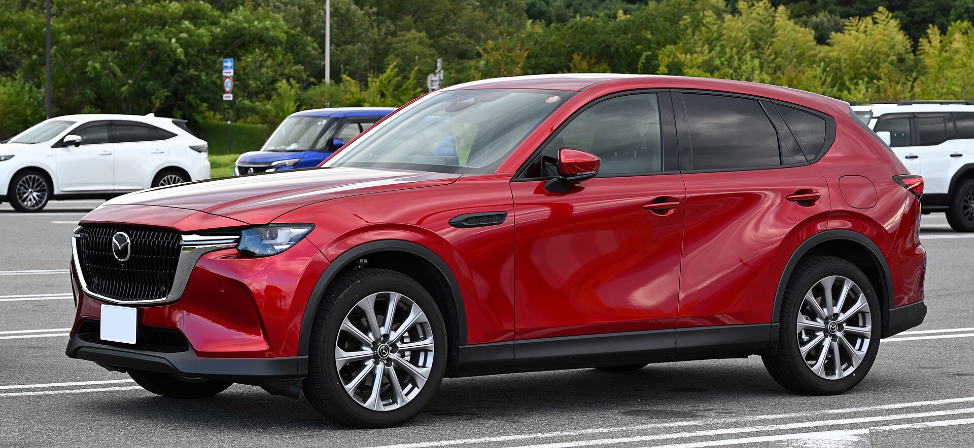 マツダ CX-60を斜め前から見たところ