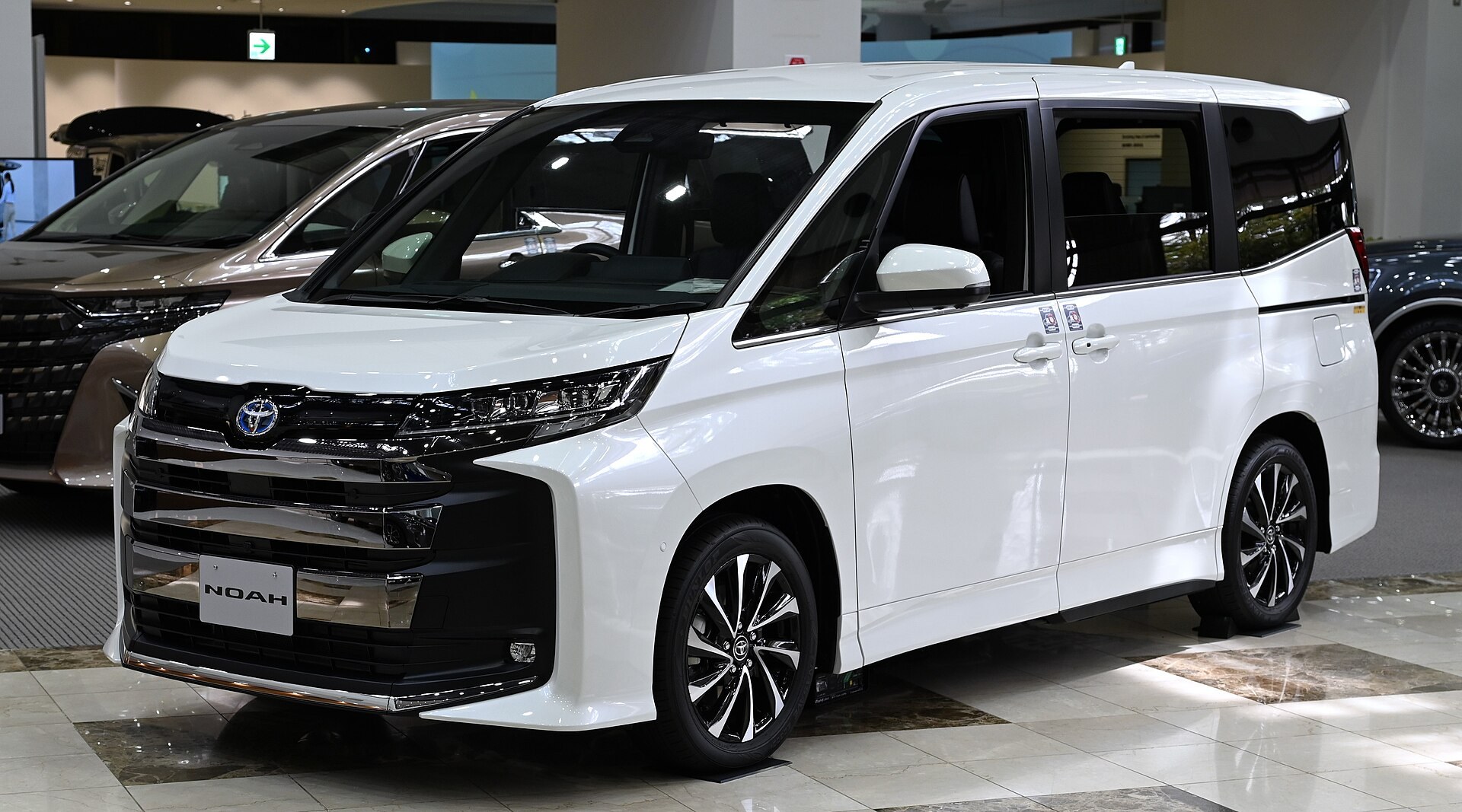 ノアの新車価格は3,261,500円から4,309,800円｜S-X・S-G・S-Zの7人乗り・8人乗り、2WDとE-Fourの全8通り【2026年10月・トヨタ公式】