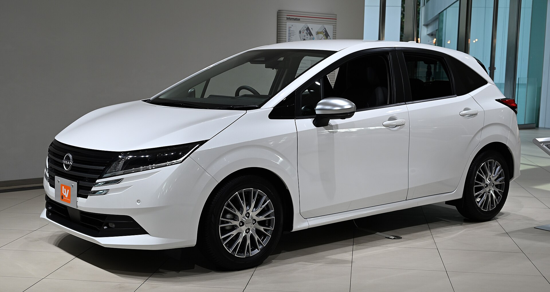 日産 ノート AUTECH LINEの外観