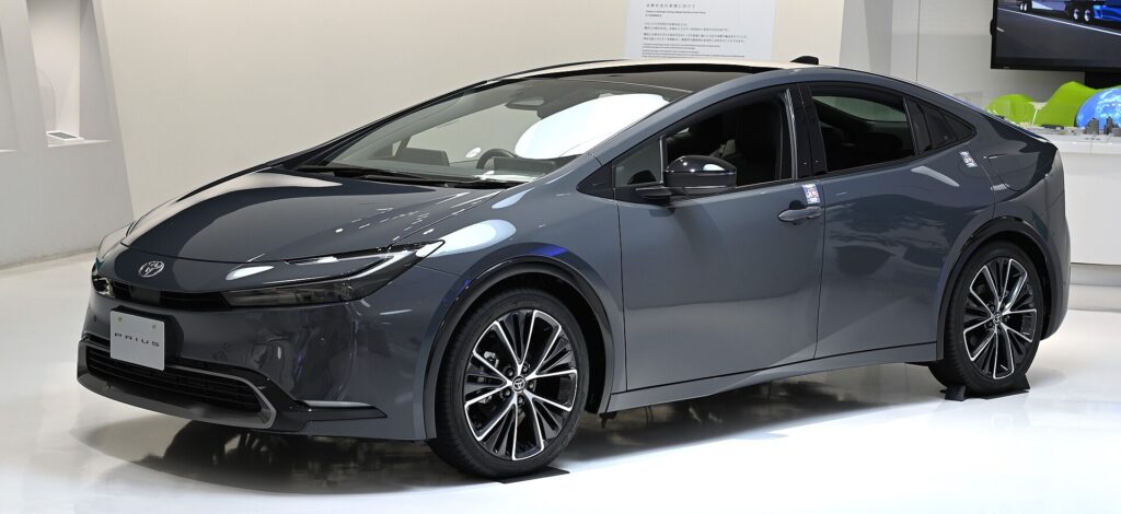 プリウスの新車価格は2,796,200円から4,645,300円｜X・G・Zとプラグインハイブリッドの全8通り【2026年10月・トヨタ公式】