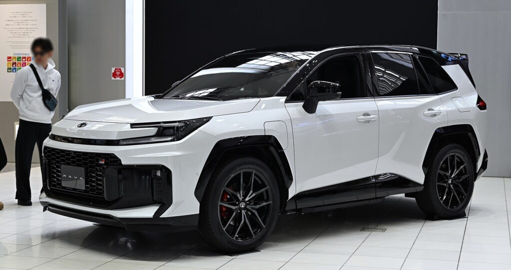 RAV4 PHEVがリコール5,307台｜モータ制御コンピュータの不備で走行不能のおそれ【届出番号5888】