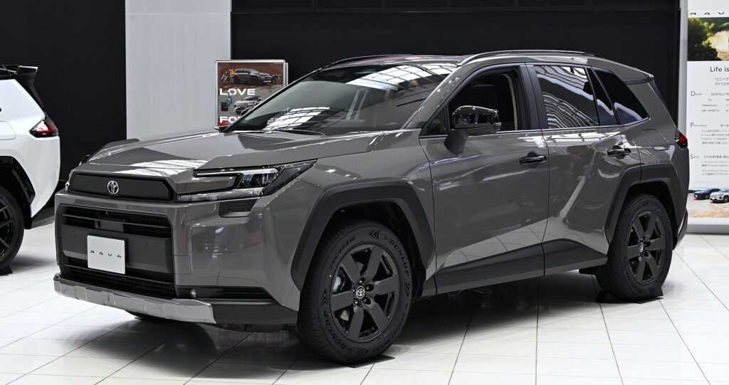 RAV4の新車価格は450万円から630万円｜Adventure・Z・GR SPORTの全4通り、PHEVのEV走行距離は151km【2026年10月・トヨタ公式】