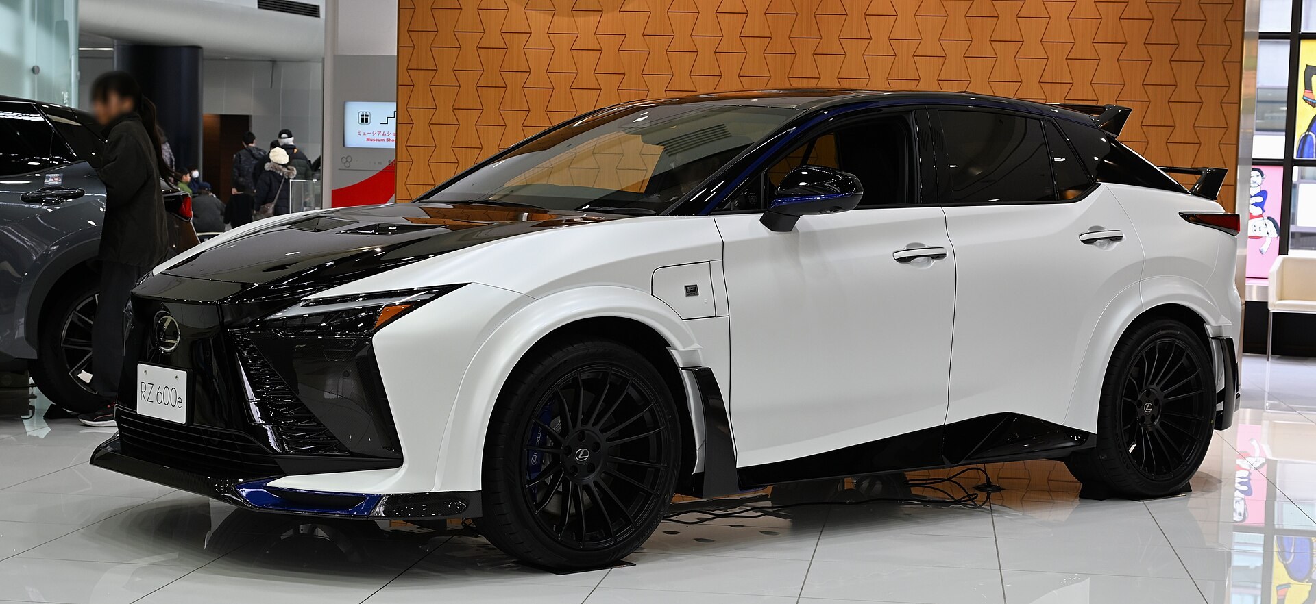 レクサスRZ600e“F SPORT Performance”の外観(実写)