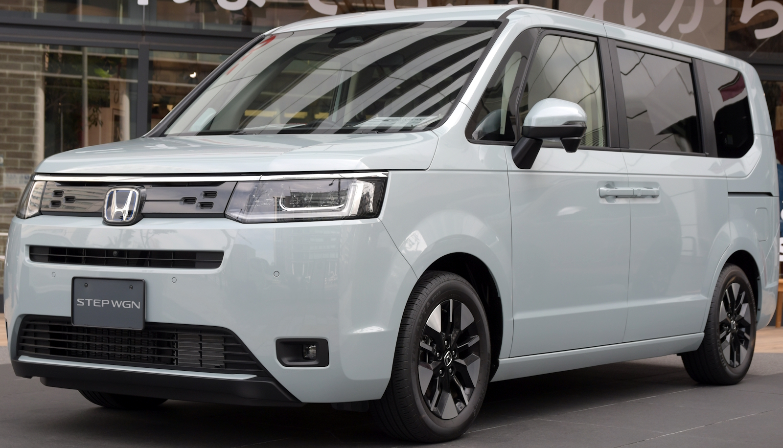 ホンダ ステップワゴン e:HEV AIRの外観