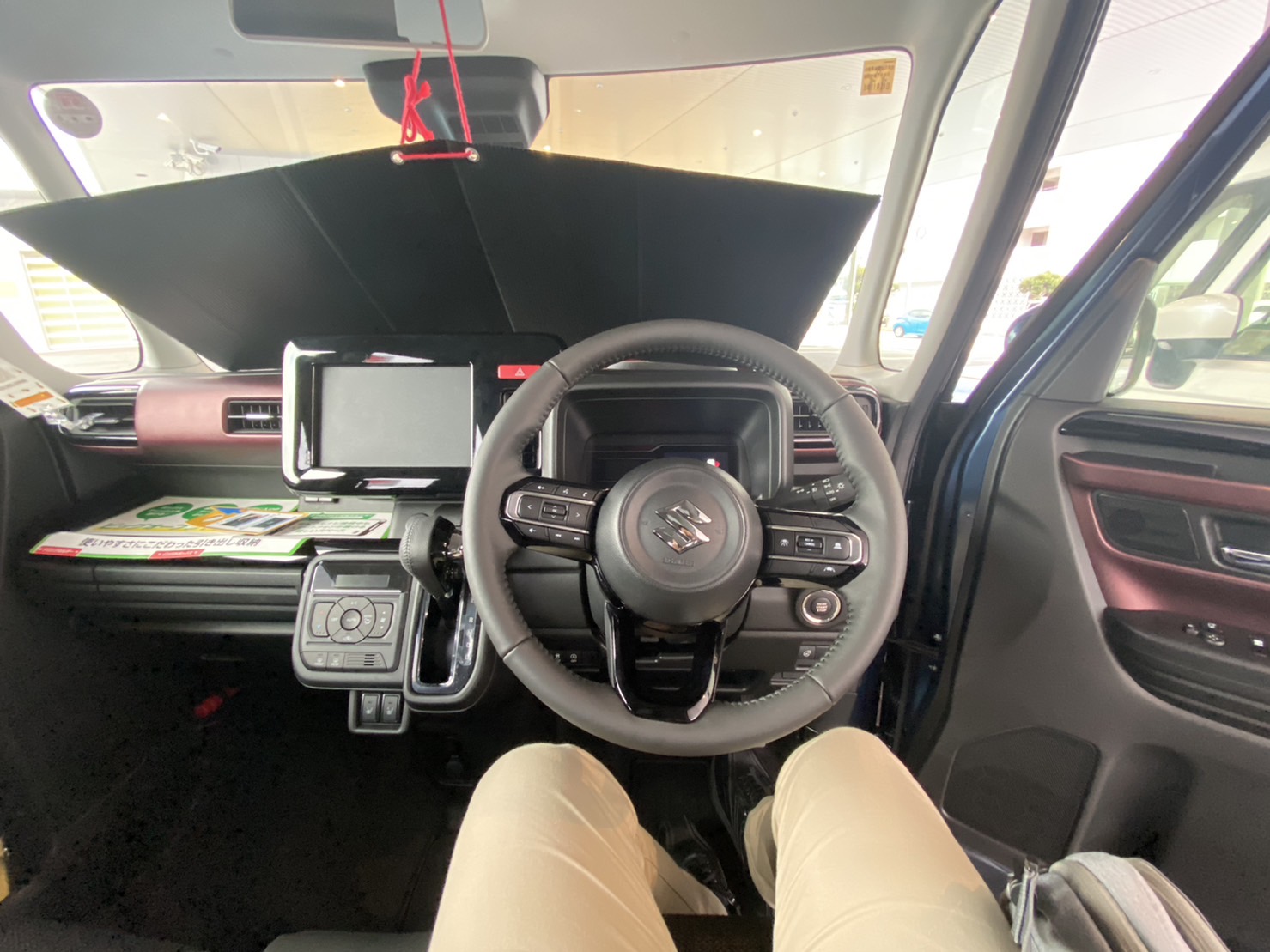 スペーシア カスタムの室内。運転席まわり