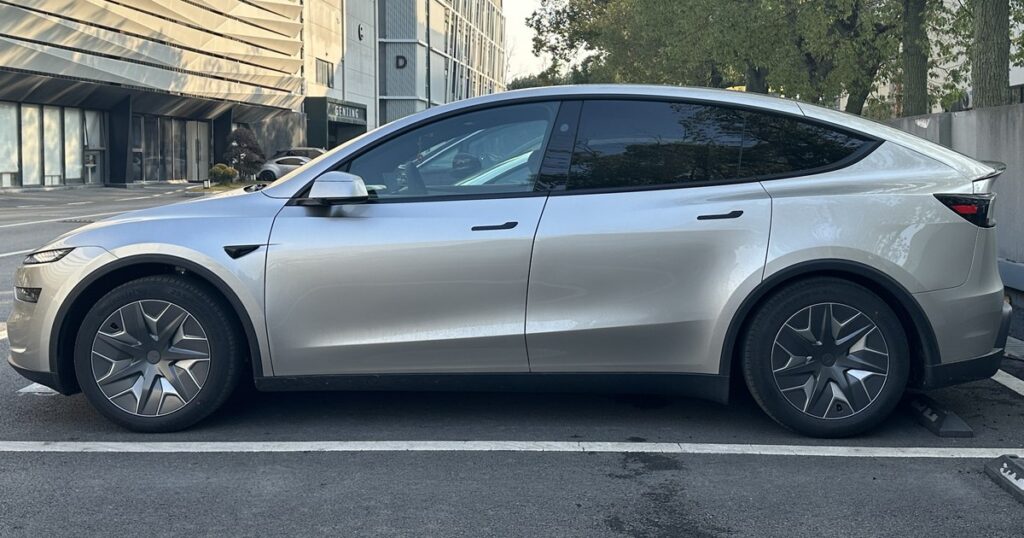 テスラ Model Y Lは6人乗りで航続788km|ホイールベース3,040mm、補助金127万円