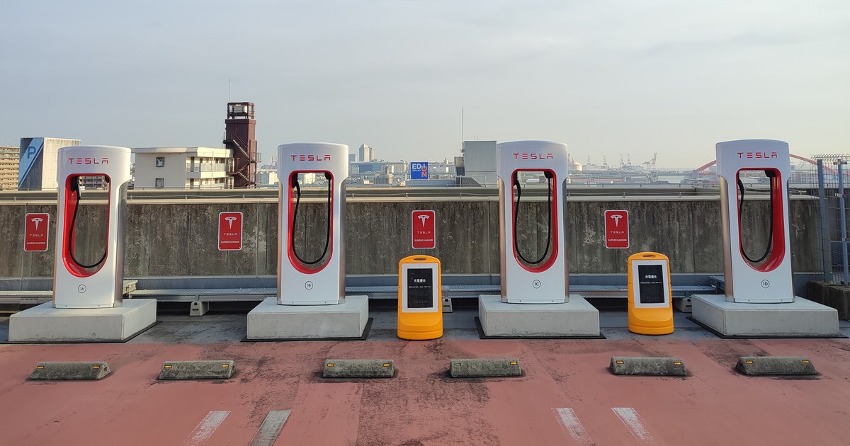 テスラのスーパーチャージャーは全国150箇所744基|最大250kW、約15分で275km分