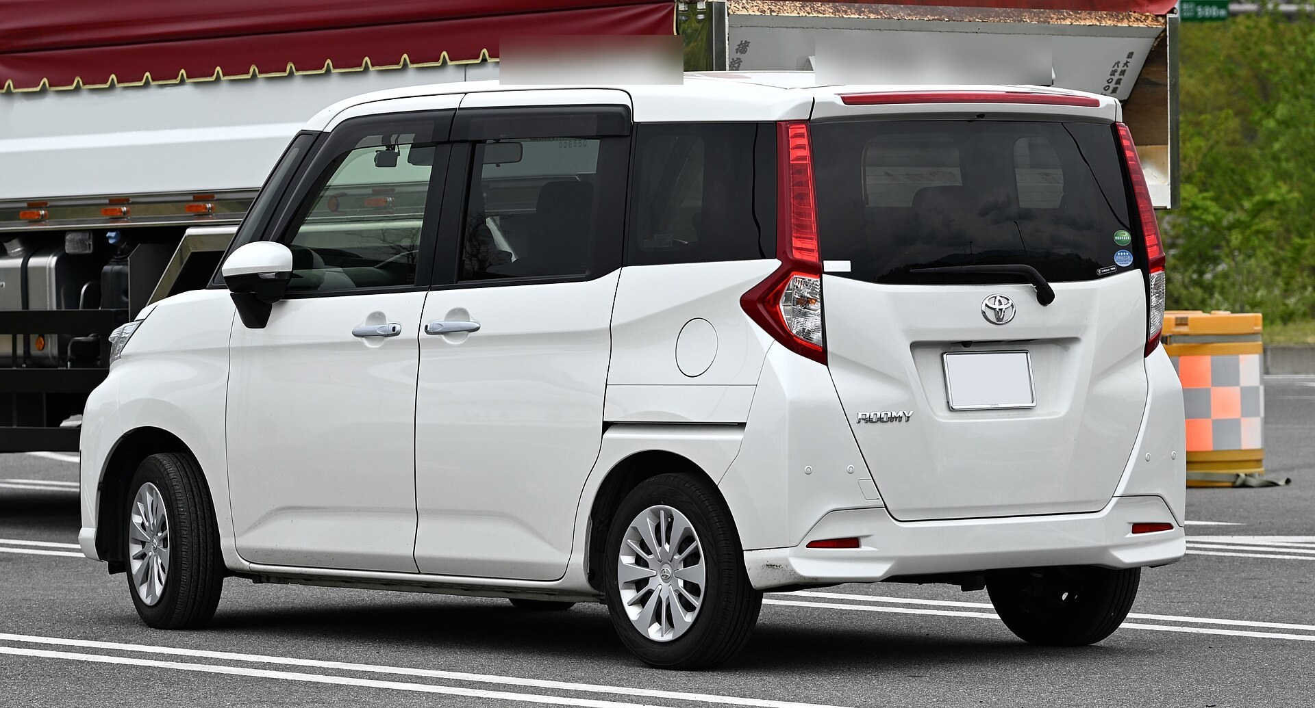トヨタ・ルーミー G(標準車)の後ろ姿(実写・イメージ。2016〜2020年の車両)