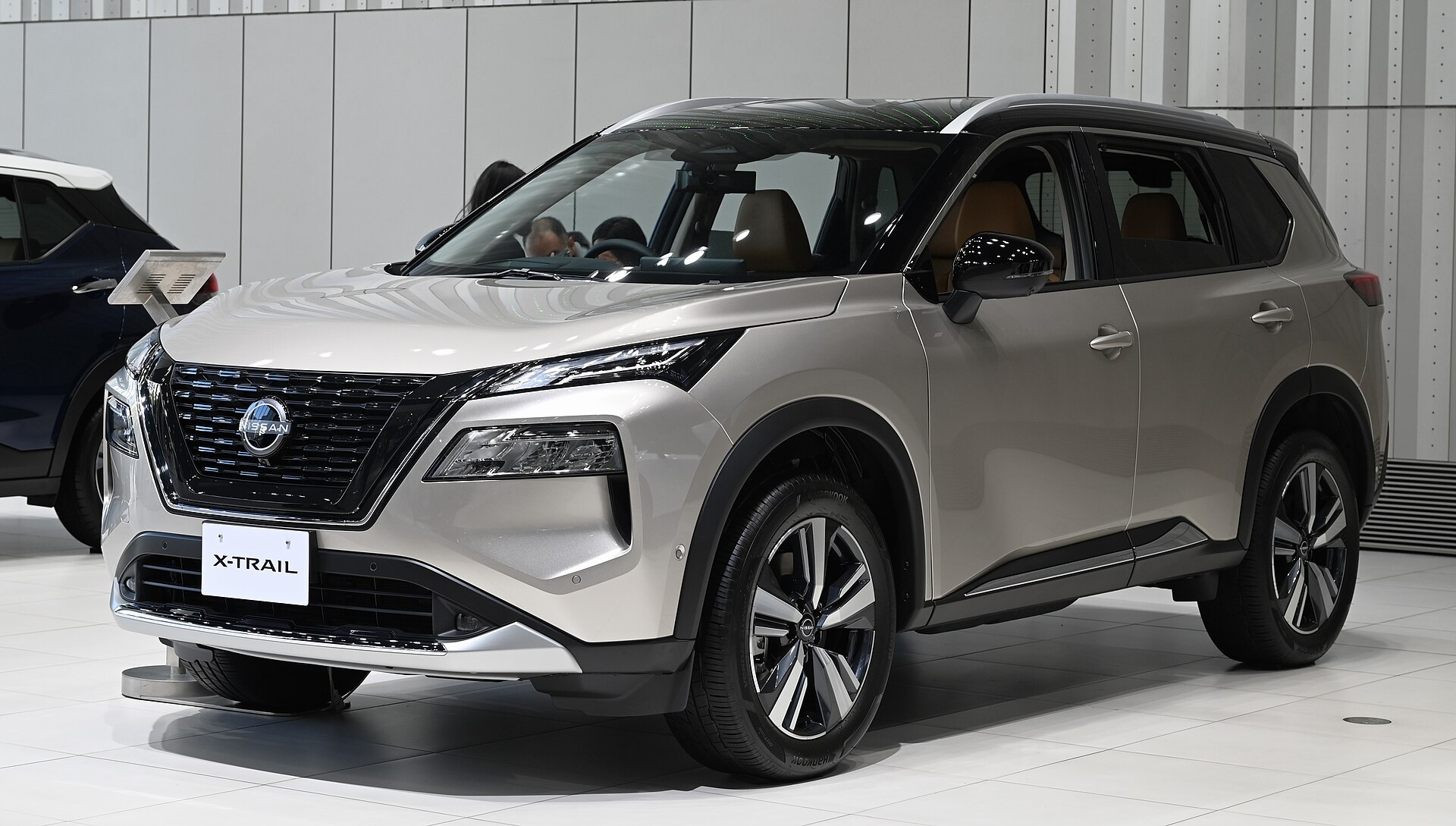 エクストレイルの価格一覧【2026年10月】409万2,000円〜596万2,000円｜2WD・e-4ORCE（2列/3列）・ROCK CREEK・AUTECH・NISMOの全グレード